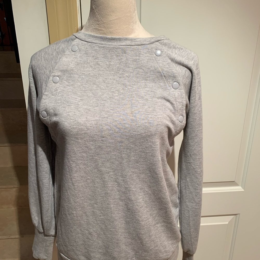 GAP SWEATS. Gray, with buttons on both sides.